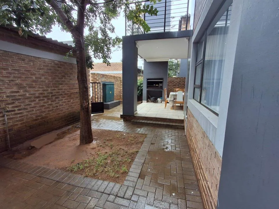 3 Bedroom Townhouse for sale in Heuwelsig