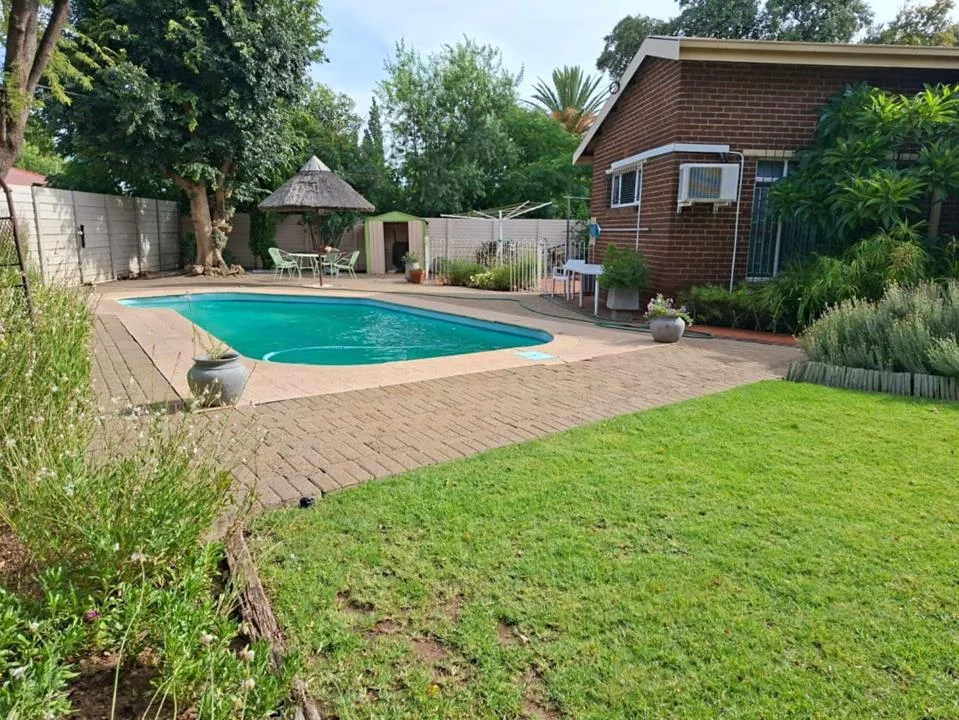 3 Bedroom House for sale in Riebeeckstad
