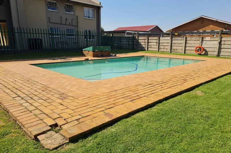 2 Bedroom Apartment / flat for sale in Ravenswood