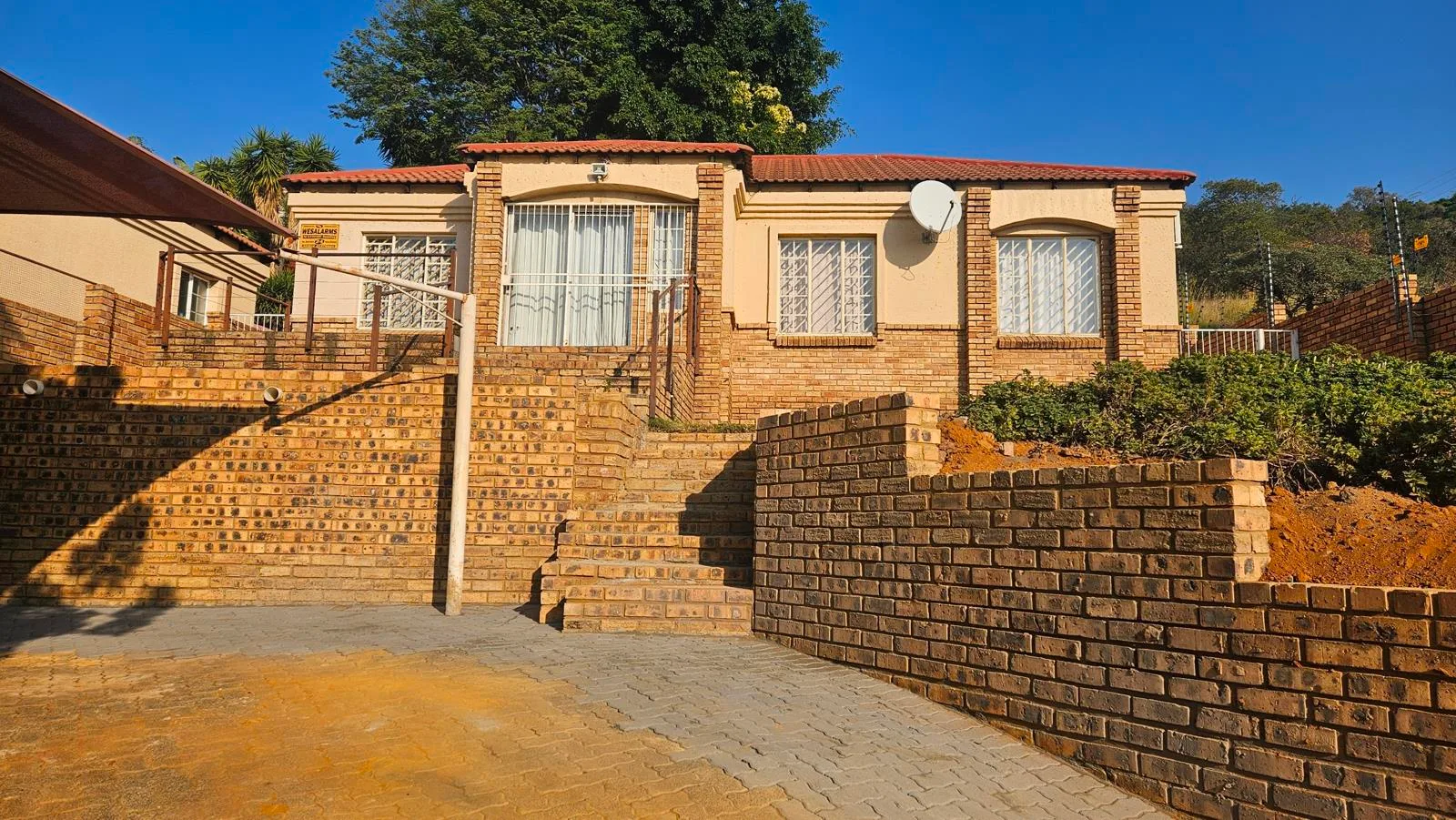 Property to rent in Safari Gardens