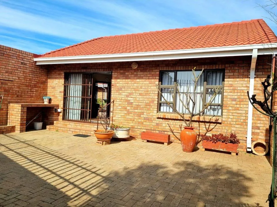 3 Bedroom House for sale in Royldene