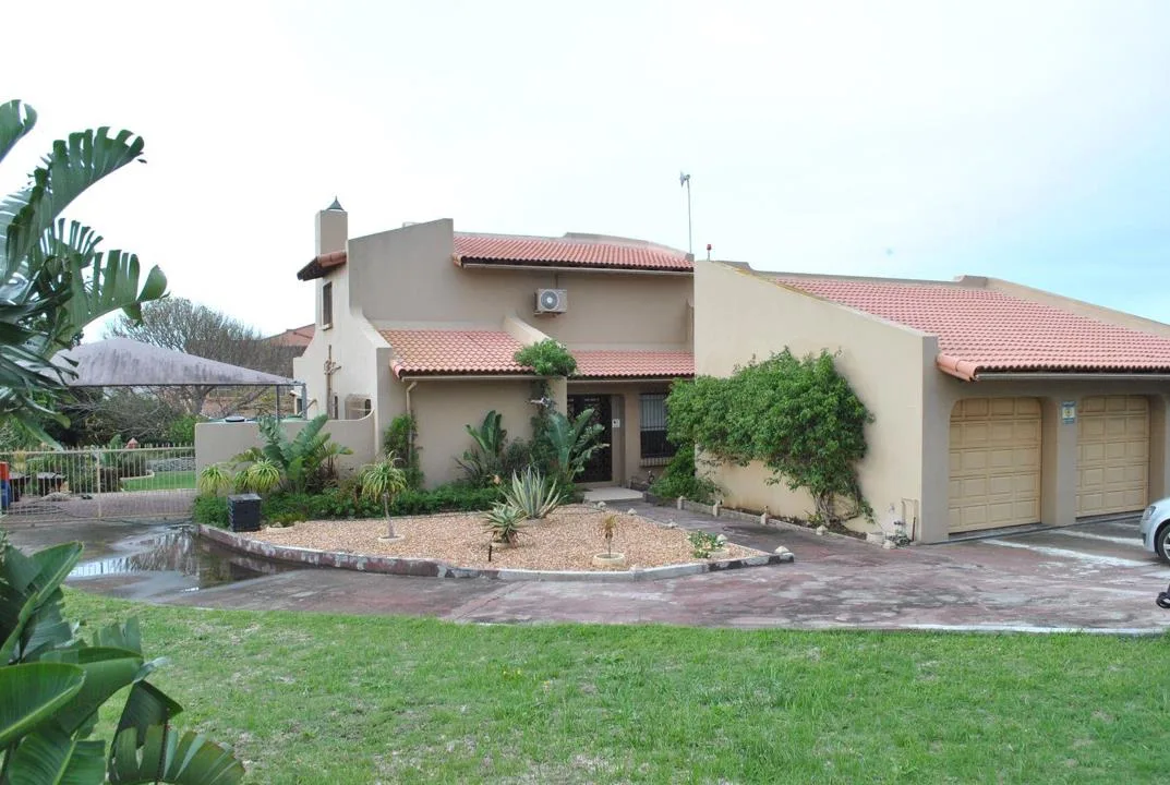 4 Bedroom House for sale in Santareme