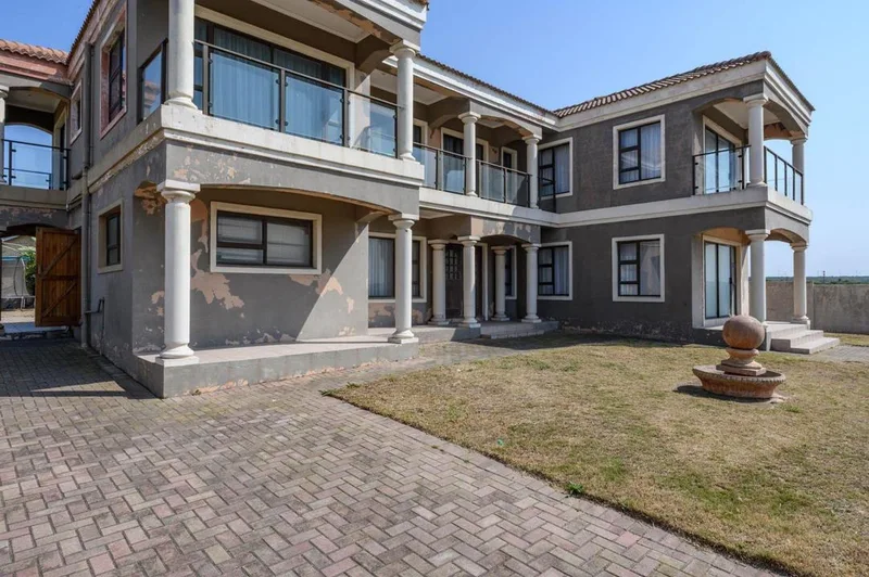 4 Bedroom House for sale in Bluewater Bay