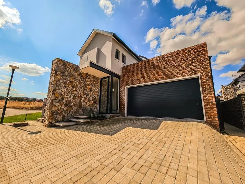 3 Bedroom House to rent in Helderzicht Eco Estate
