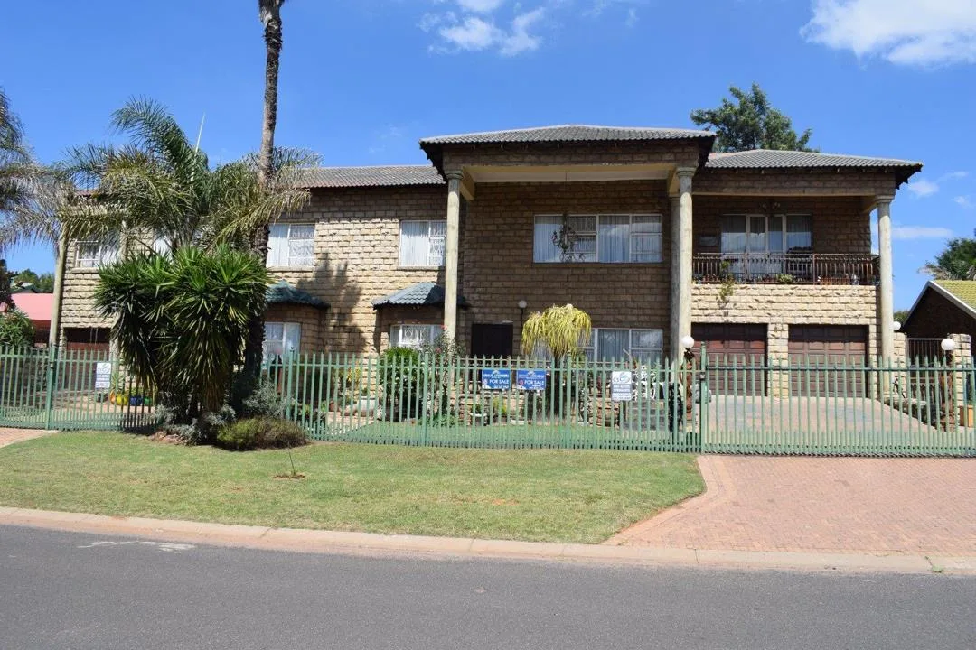 7 Bedroom House for sale in Hoeveld Park