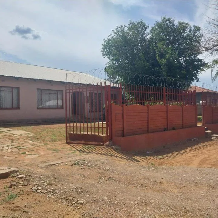 5 Bedroom House for sale in Diamant Park