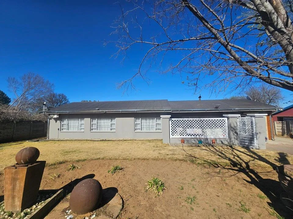5 Bedroom House for sale in Panorama
