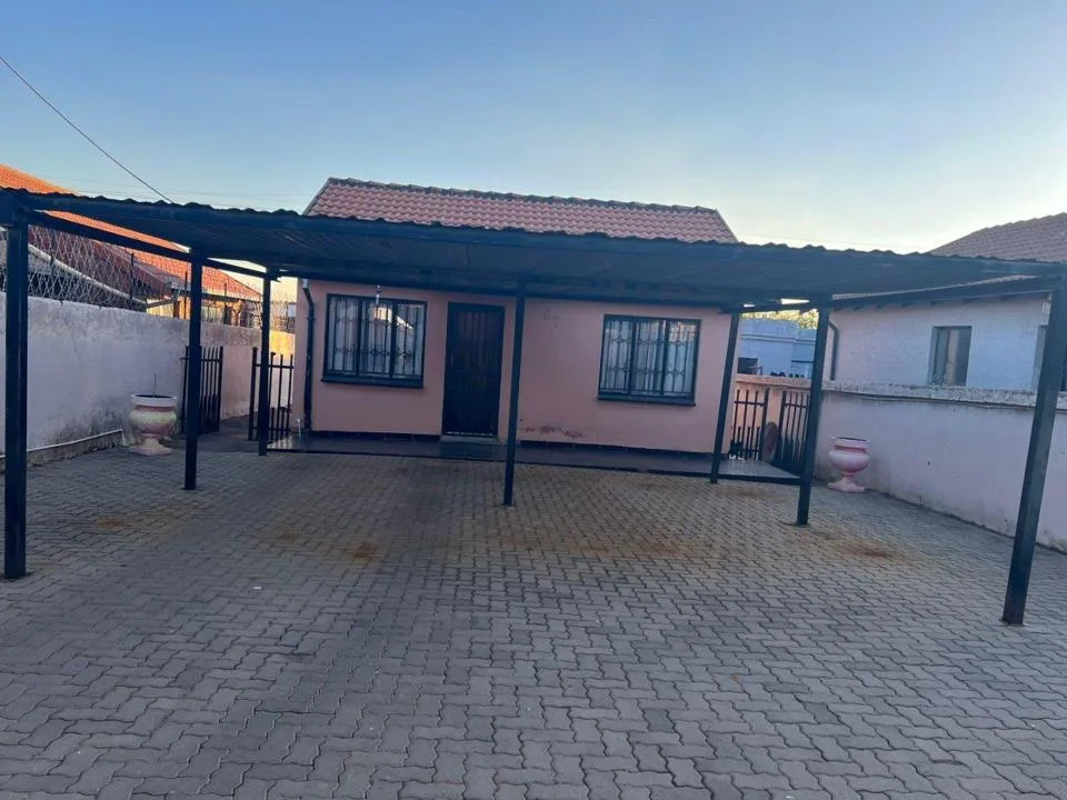 2 Bedroom House for sale in Soshanguve East Ext 3