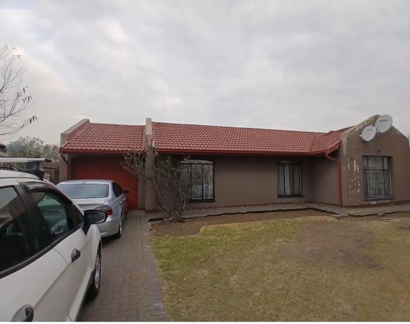 3 Bedroom House for sale in Embalenhle
