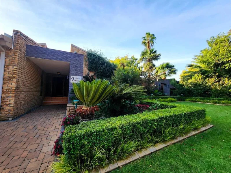 4 Bedroom House for sale in Van Der Hoff Park