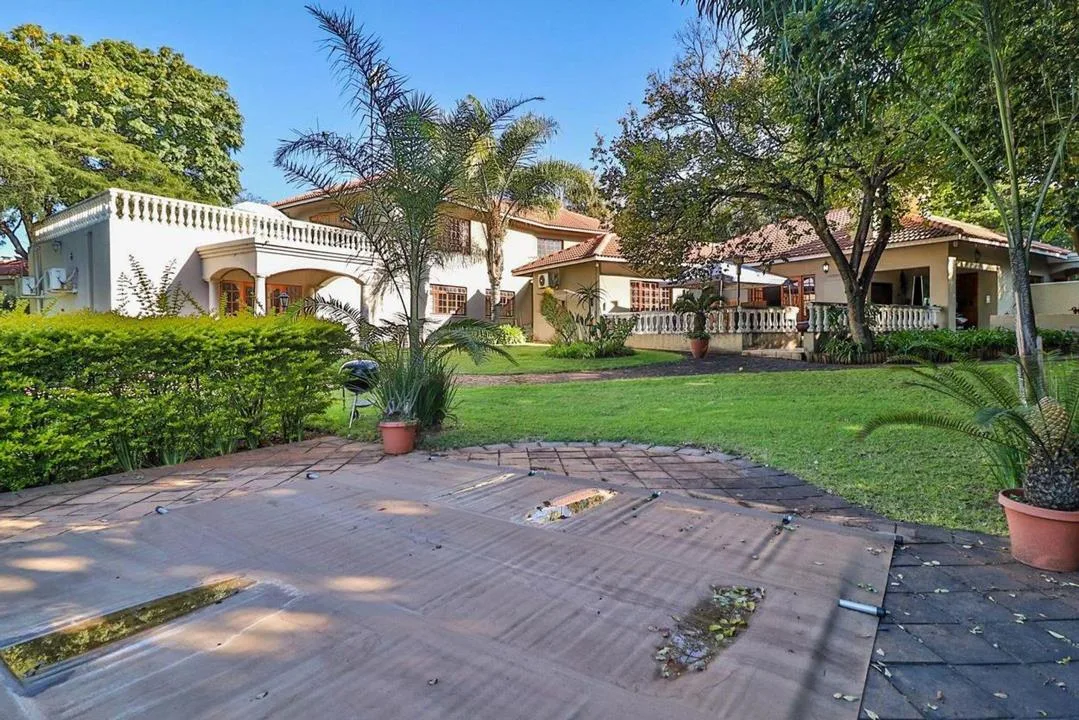 6 Bedroom House for sale in Zwavelpoort AH
