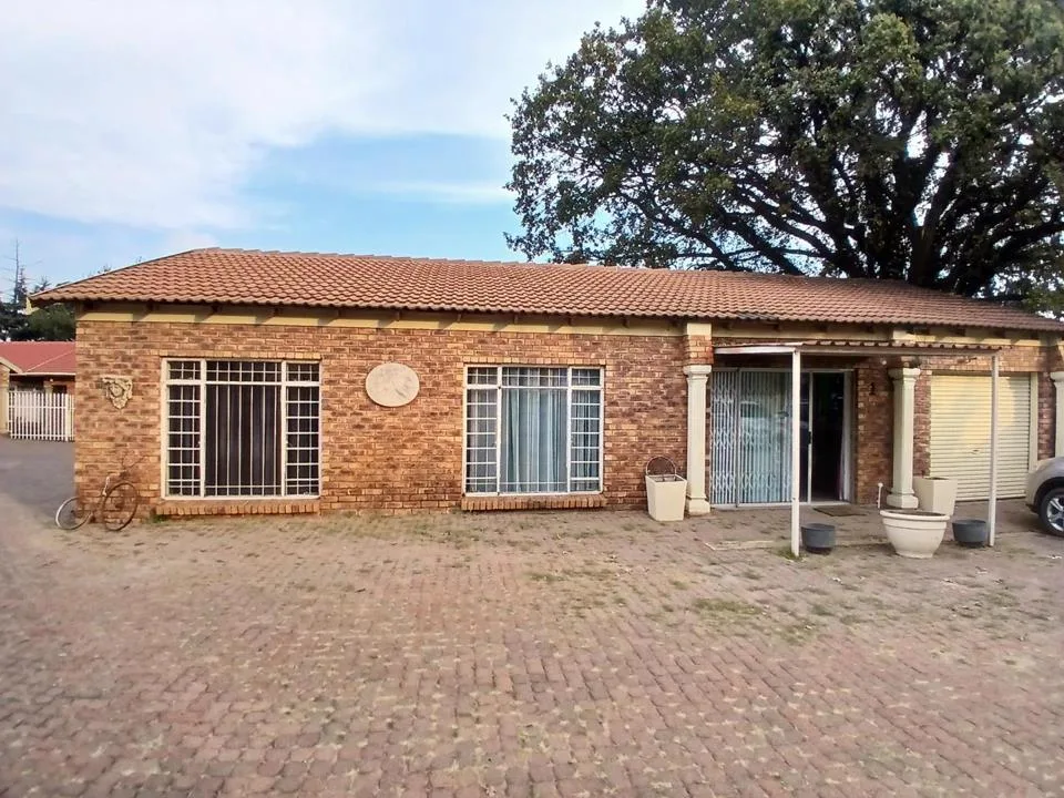 3 Bedroom Townhouse for sale in Ermelo