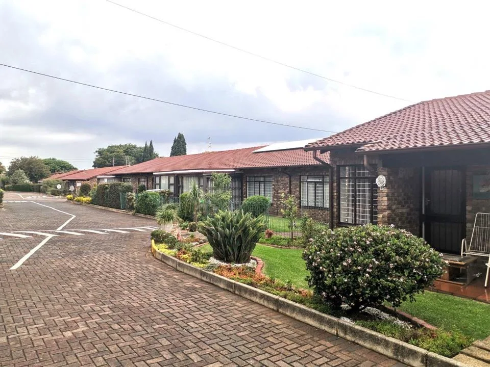 3 Bedroom Townhouse for sale in Ontdekkerspark