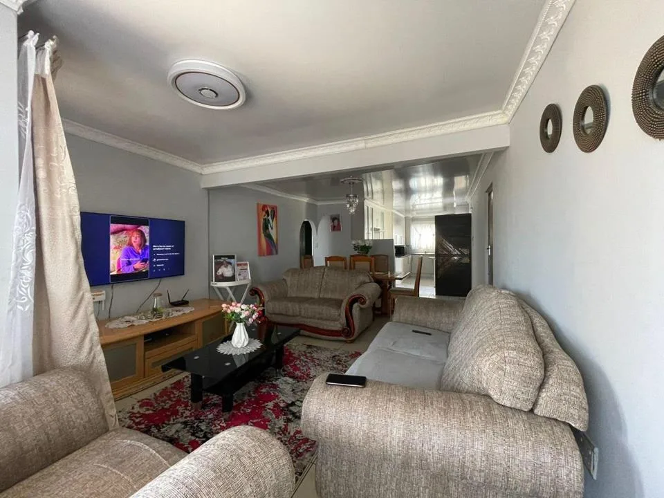 3 Bedroom House for sale in Amalinda