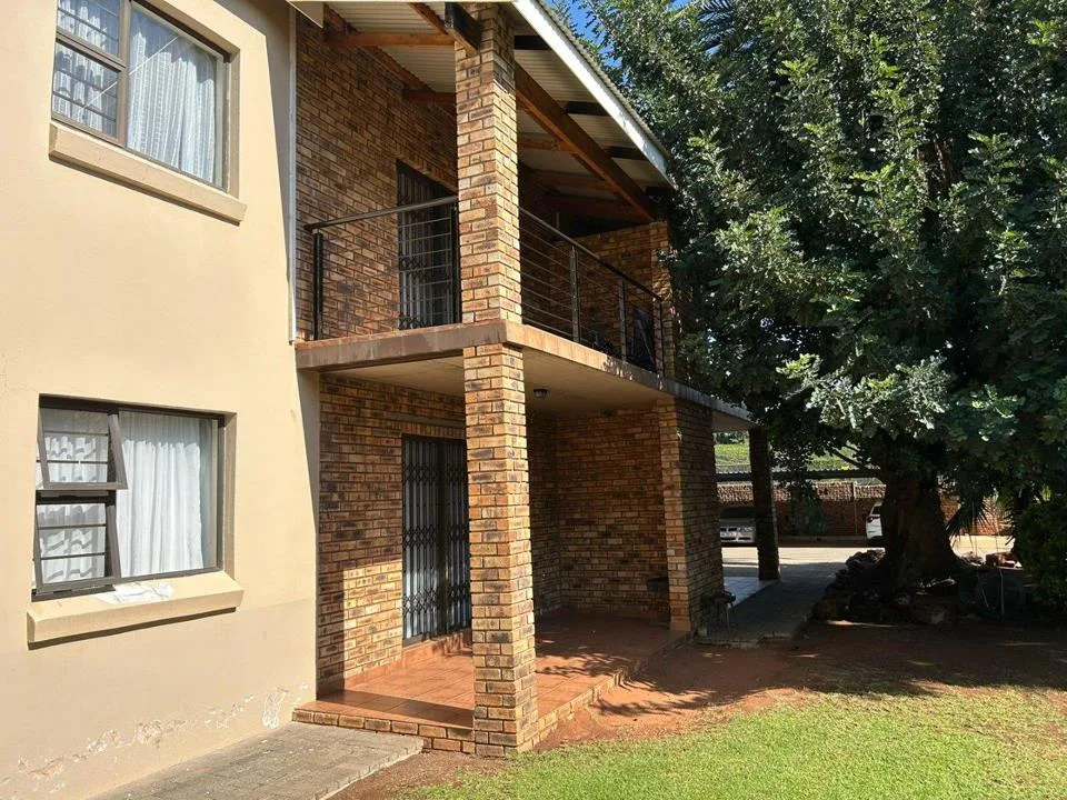 2 Bedroom Apartment / flat for sale in Rhodesdene