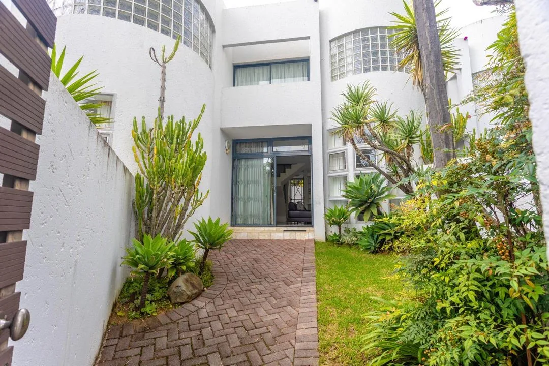 2 Bedroom Townhouse to rent in Hurlingham Manor