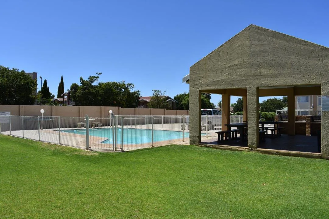 2 Bedroom Apartment / flat to rent in Kannoniers Park