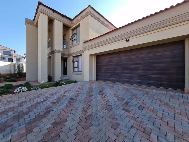 5 Bedroom House for sale in Bendor