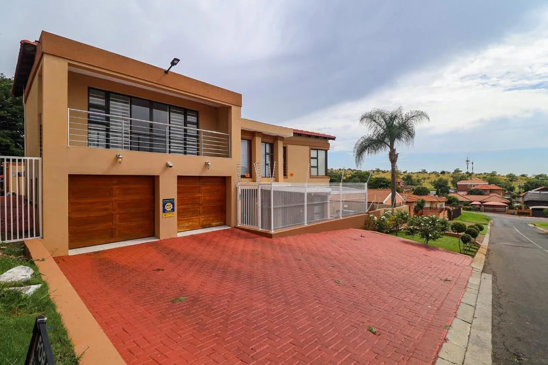 5 Bedroom House for sale in Safari Gardens
