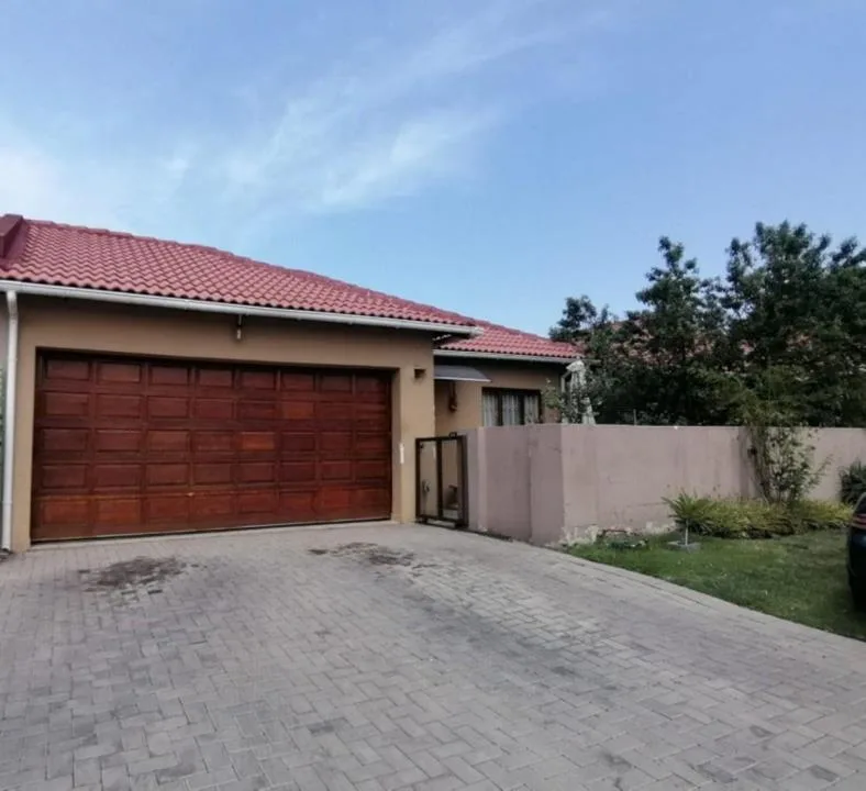 3 Bedroom House for sale in Waterval East