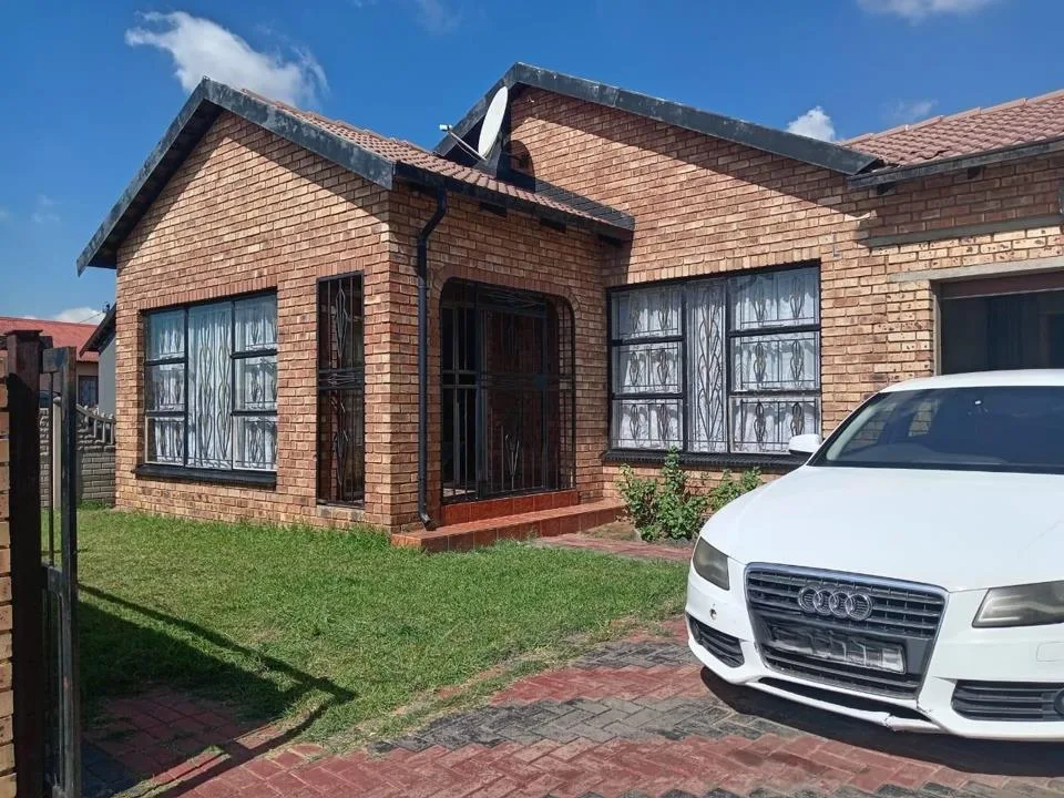4 Bedroom House for sale in Kwaguqa