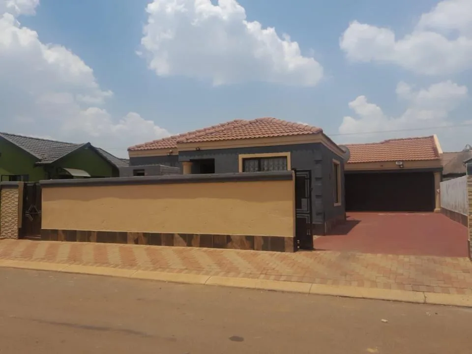 3 Bedroom House for sale in Dawn Park