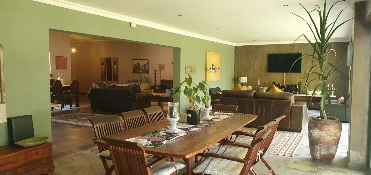 4 Bedroom House for sale in Middelpos