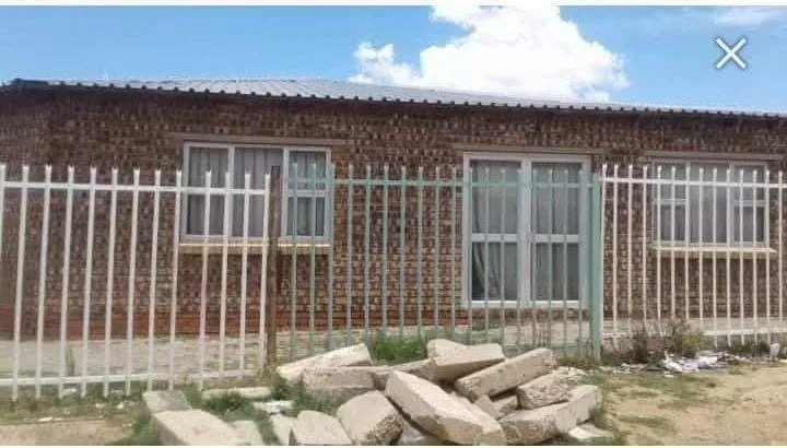 2 Bedroom House for sale in Bloemside 2