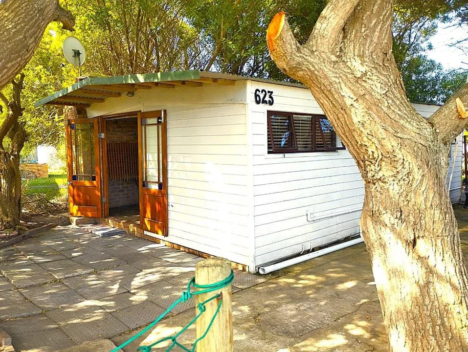 2 Bedroom House for sale in Uilenkraalsmond