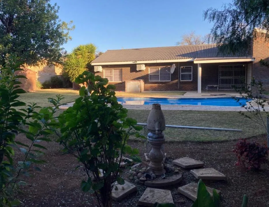 4 Bedroom House for sale in Riviera Park
