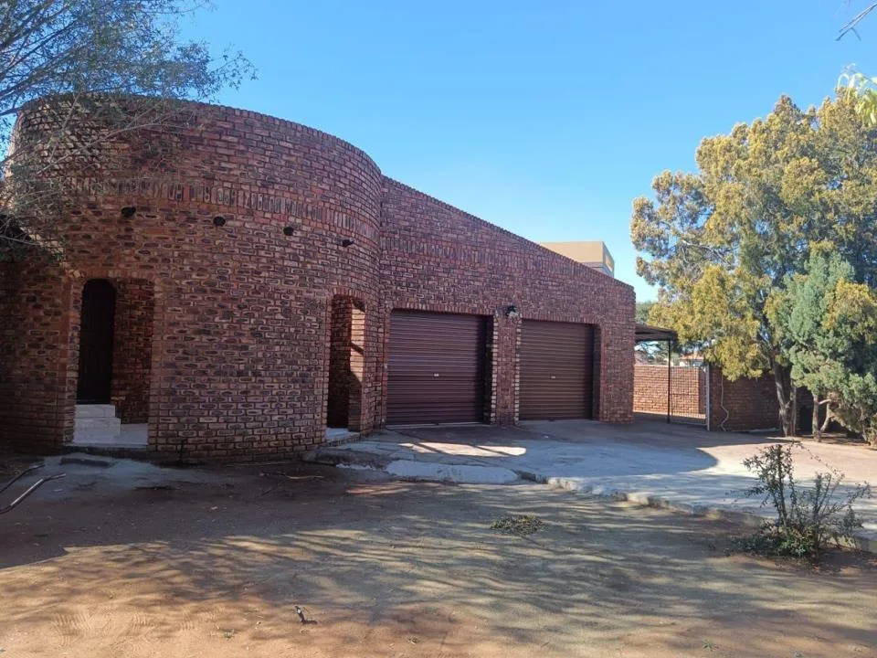 4 Bedroom House for sale in Kuruman