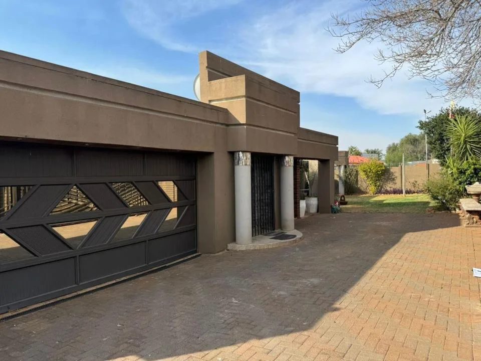 4 Bedroom House for sale in Richview
