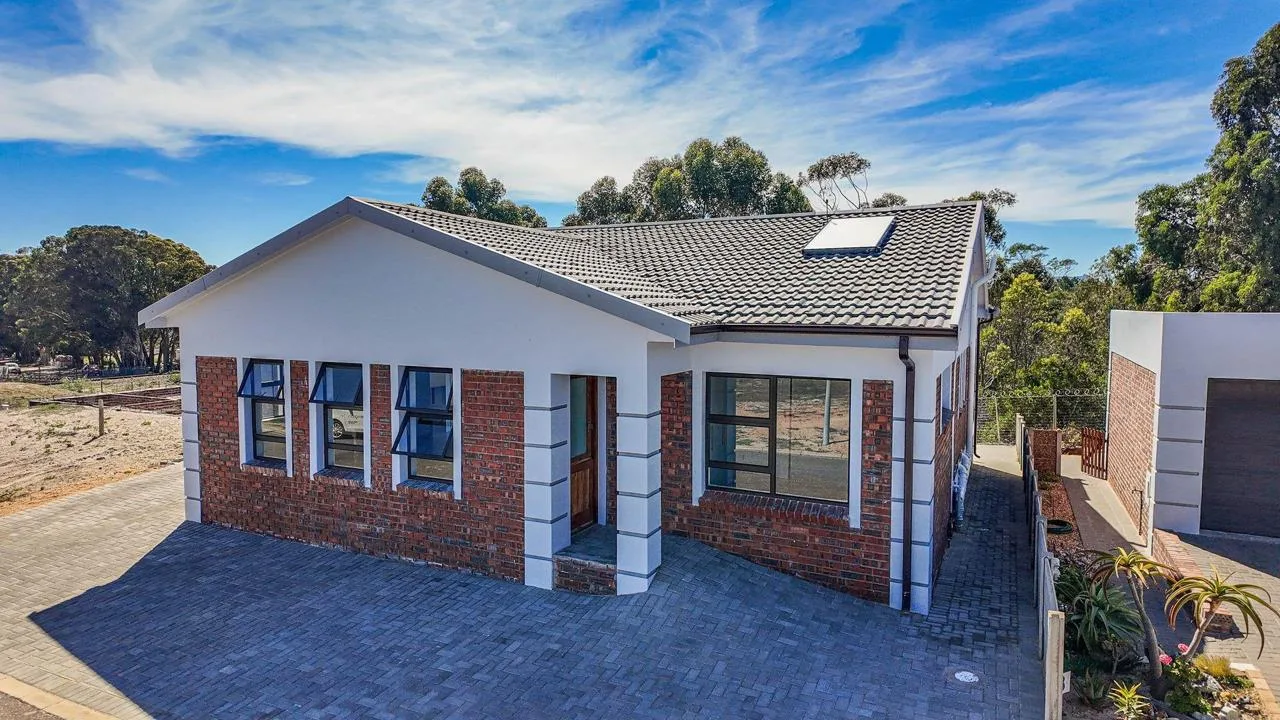 4 Bedroom House for sale in Albertinia