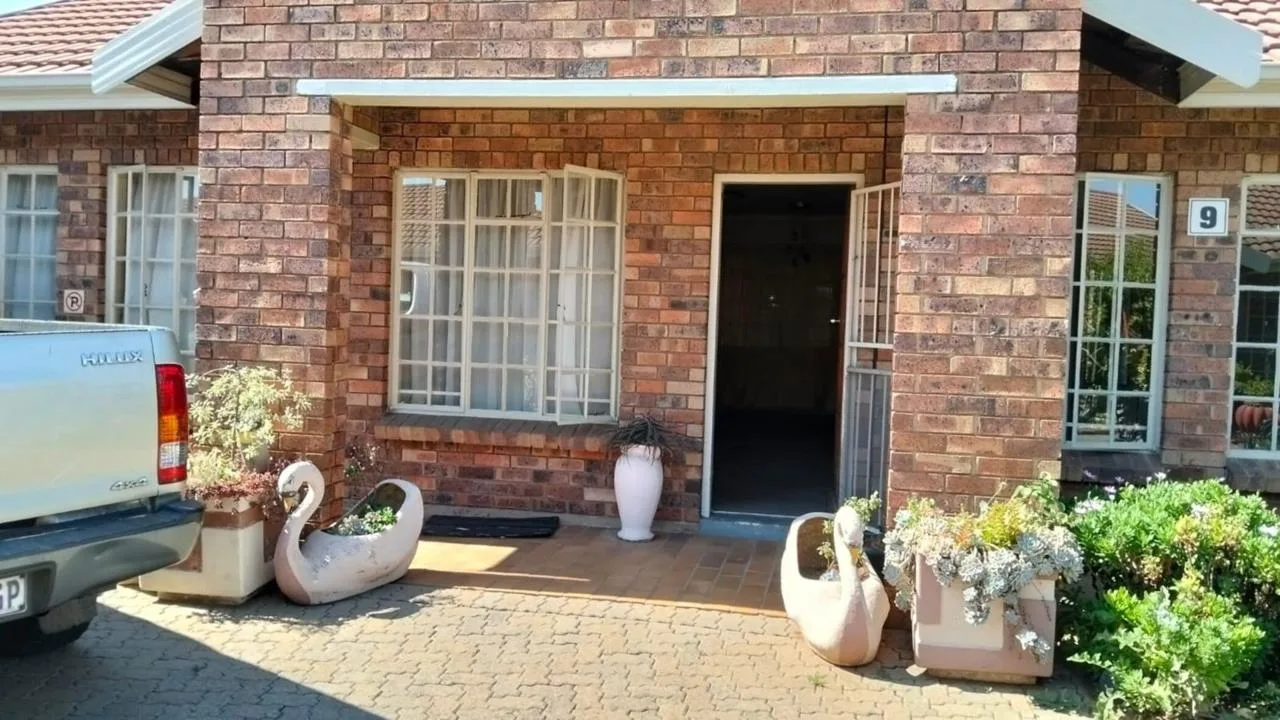 2 Bedroom House for sale in Three Rivers