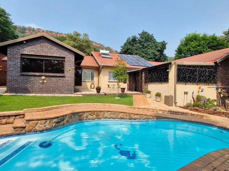 4 Bedroom House for sale in Safari Gardens