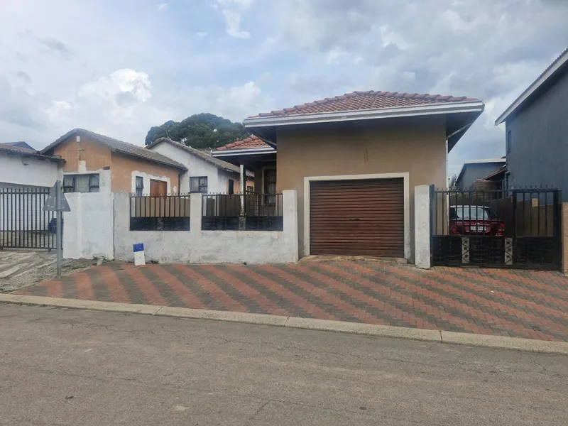 4 Bedroom House in Klipfontein View
