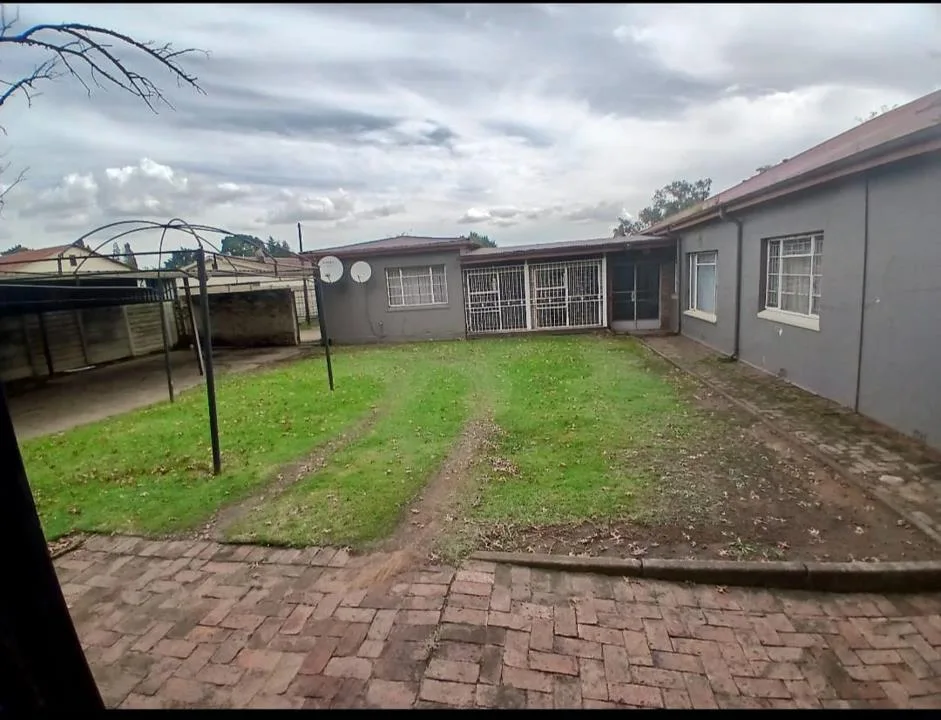 6 Bedroom House for sale in Ermelo
