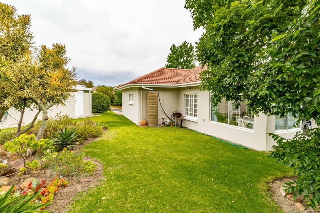 2 Bedroom House for sale in Helderberg Village