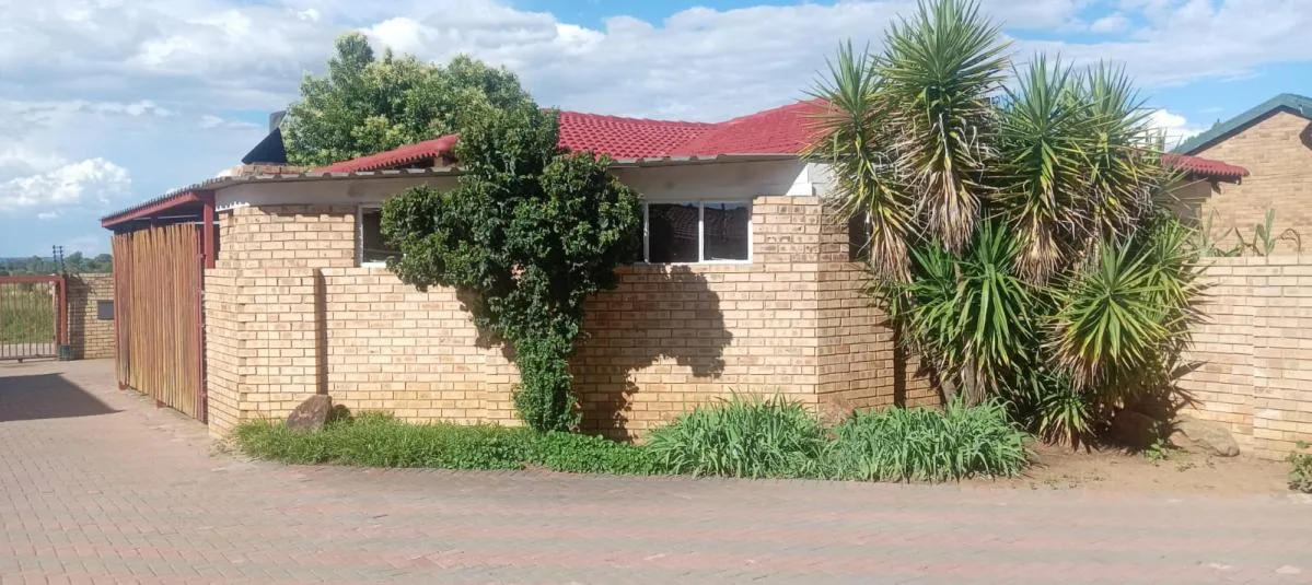 2 Bedroom Townhouse to rent in Meiringspark