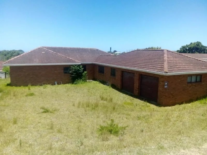 4 Bedroom House for sale in Kaysers Beach