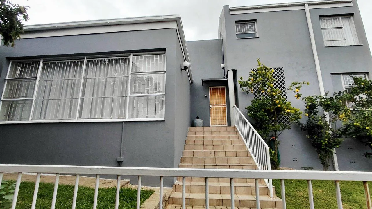 4 Bedroom Townhouse for sale in Baysvalley