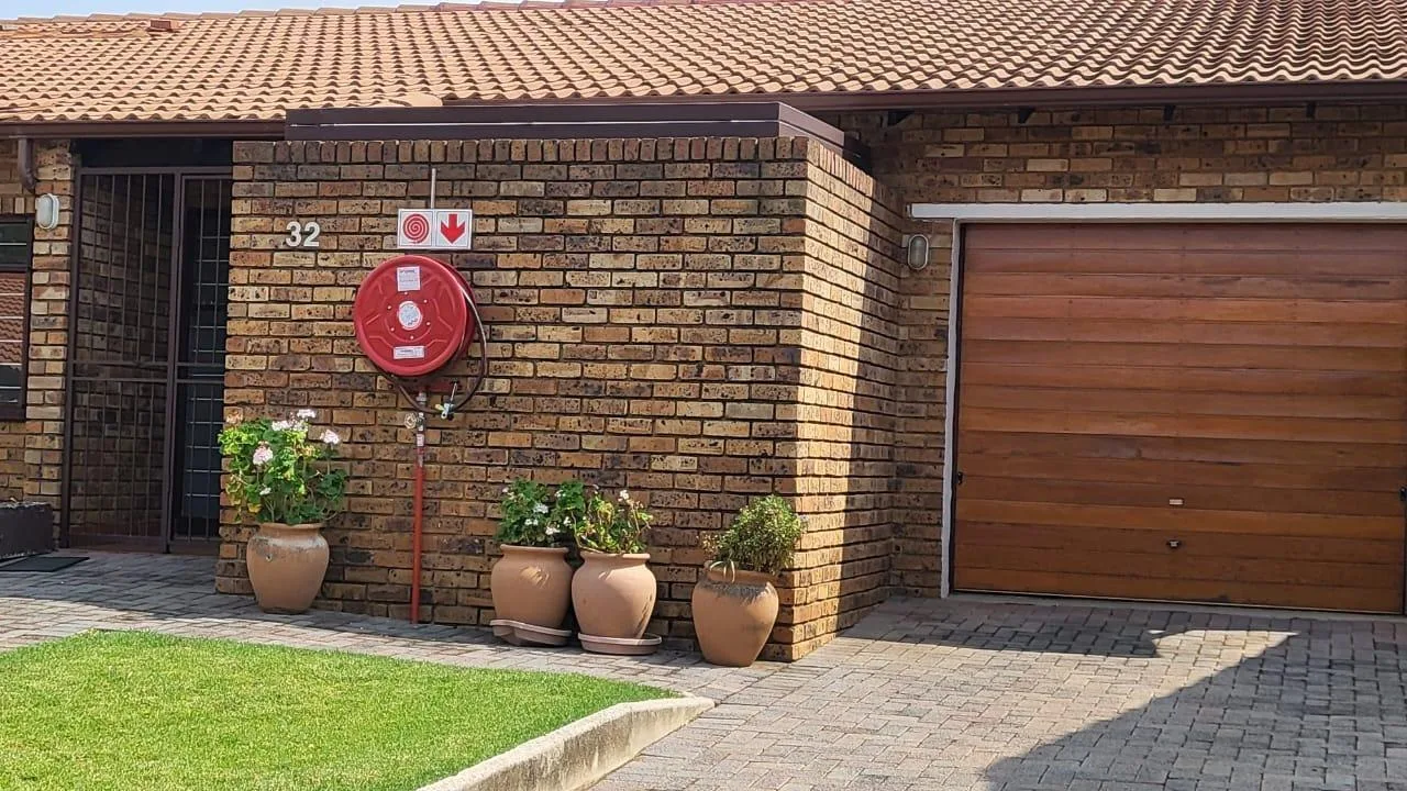 2 Bedroom Townhouse for sale in Ontdekkerspark