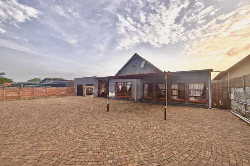 4 Bedroom House for sale in Brenthurst