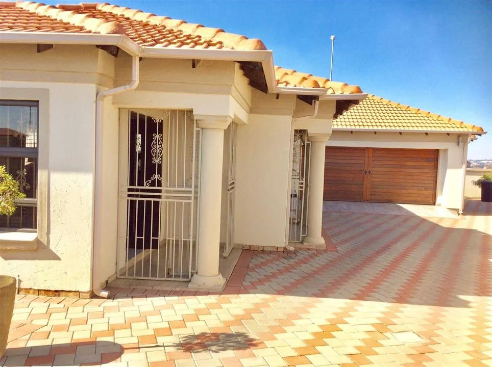 3 Bedroom House for sale in Blue Hills
