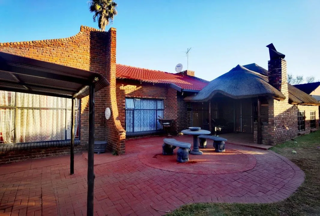 3 Bedroom House for sale in Miederpark