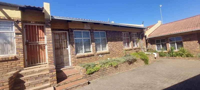 2 Bedroom Townhouse for sale in Lydenburg