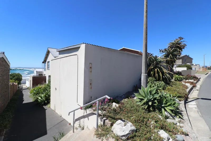 4 Bedroom House in Yzerfontein
