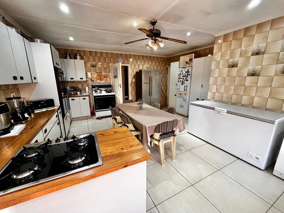 4 Bedroom House for sale in Mohadin