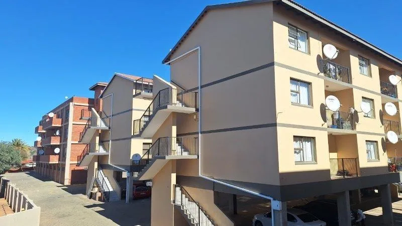 2 Bedroom Apartment / flat for sale in Generaal De Wet
