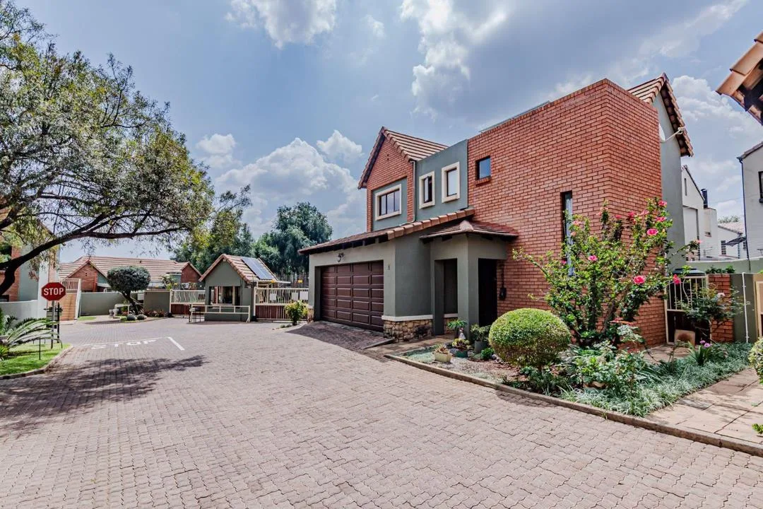 2 Bedroom House for sale in Olympus AH